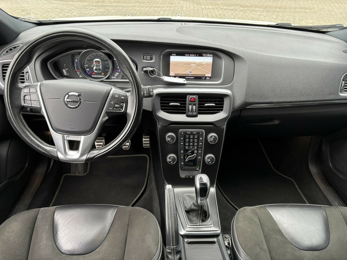 Volvo-V40-1