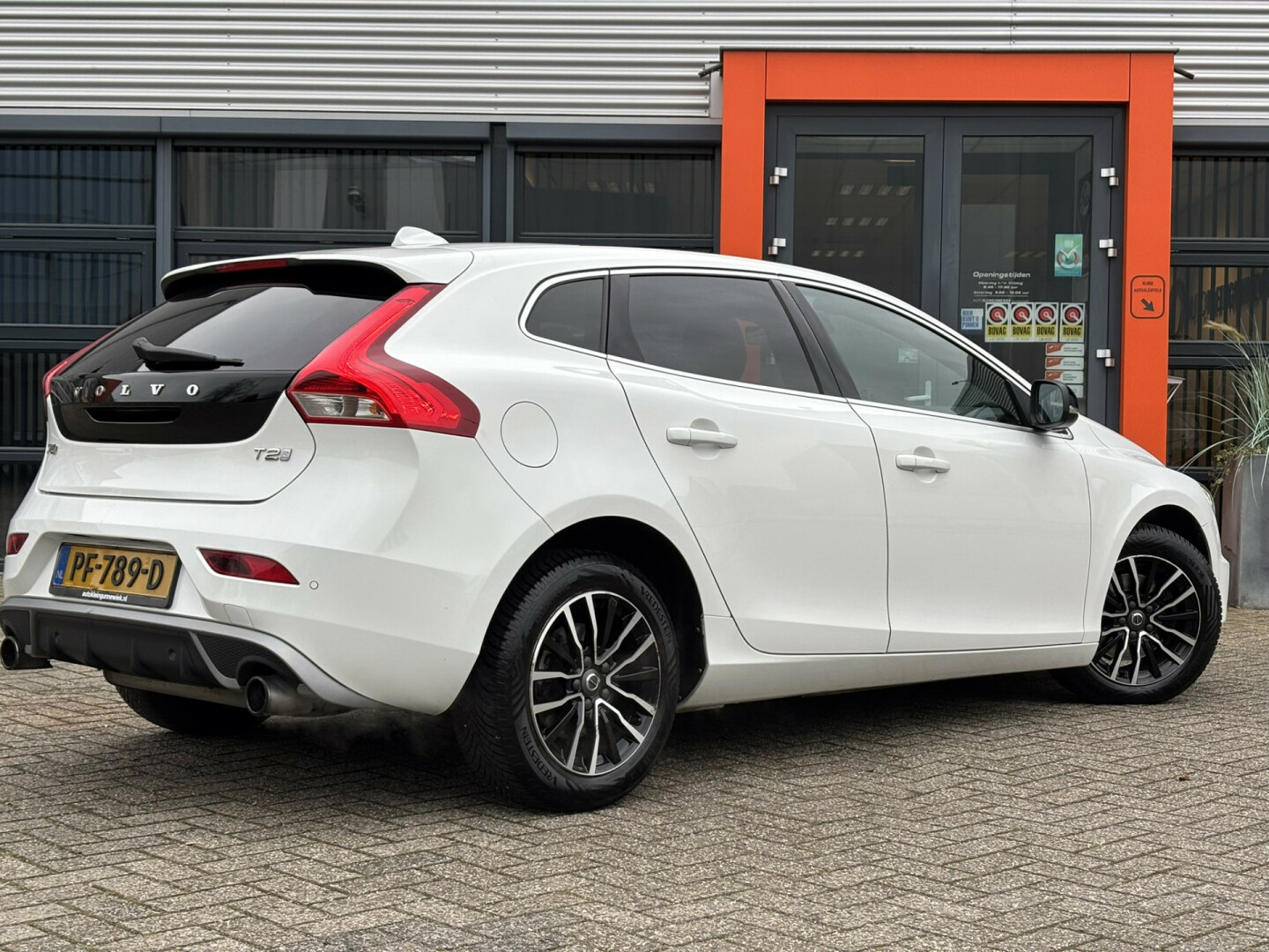 Volvo-V40-12