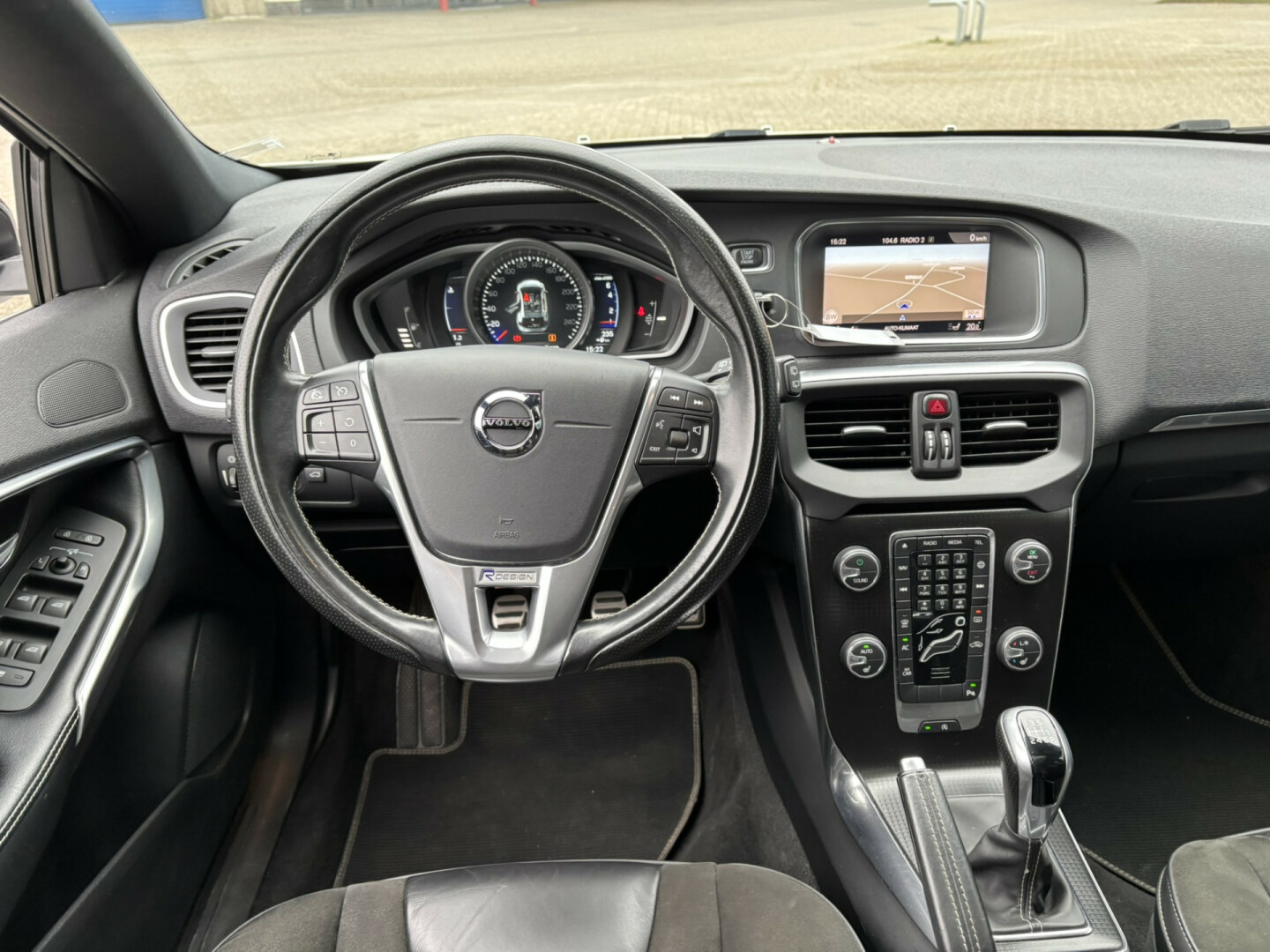 Volvo-V40-3